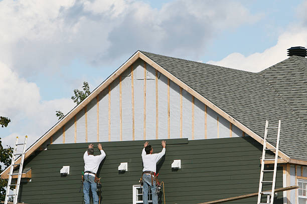 Professional Siding technician working in Glen Head, NY
